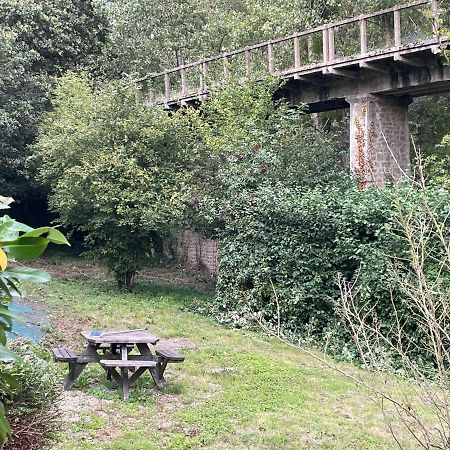 Maison Du Viaduc Du Bout De La Ville Lescouet-Jugon Esterno foto